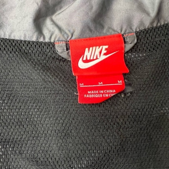 NIKE Women's Woven T2 Jacket in Deep Pewter - Picture 6 of 11